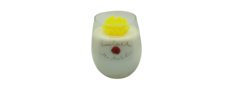 Bougie blanche avec rose jaune parfumée au mimosa